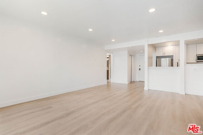 Building Photo - 6275 Canterbury Dr
