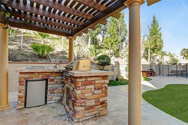 Building Photo - 15180 Willow Wood Ln