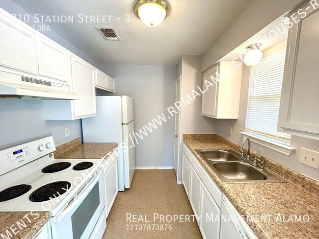 Building Photo - 810 Station St