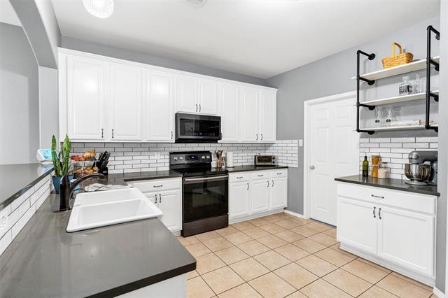 Building Photo - 221 Brookdale Dr