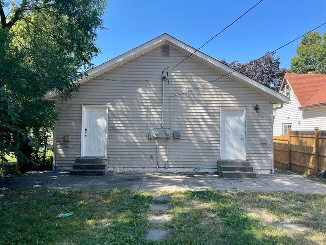 Building Photo - 401-03 S Randolph