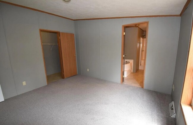 Building Photo - 516 Pearl Ave
