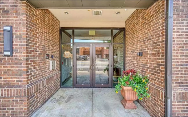 Building Photo - 155 E Broad St