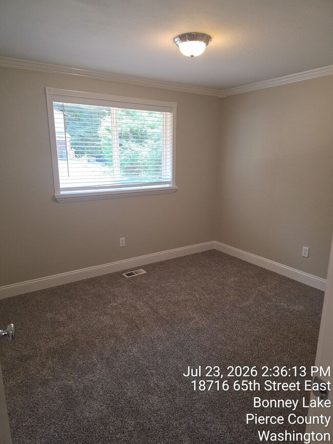 Building Photo - Bonney Lake - Lake Jane HOA - 3 bedroom 2 bathroom rambler home for rent -EV charger, Available NOW!
