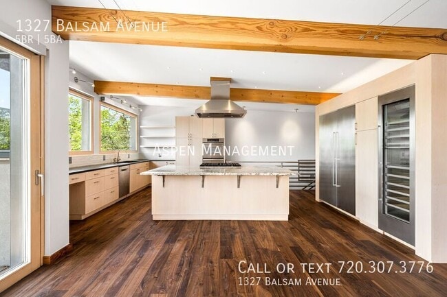 Building Photo - 1327 Balsam Ave