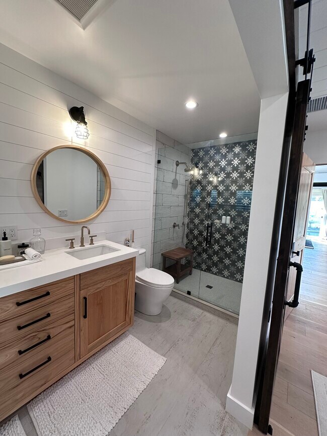 Building Photo - 2055 W 185th St