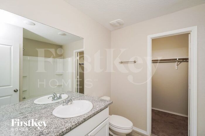 Building Photo - 2425 Double Oak Dr