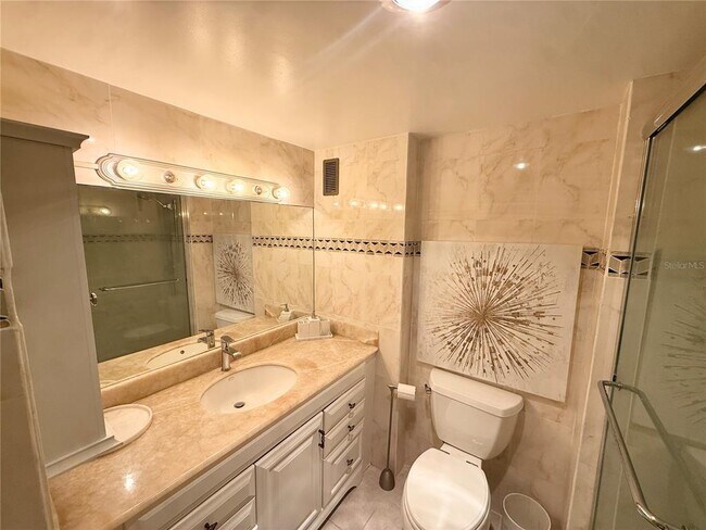 Building Photo - 880 Mandalay Ave