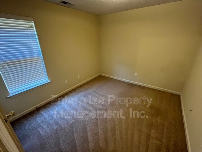 Building Photo - 10092 Cross Valley Dr