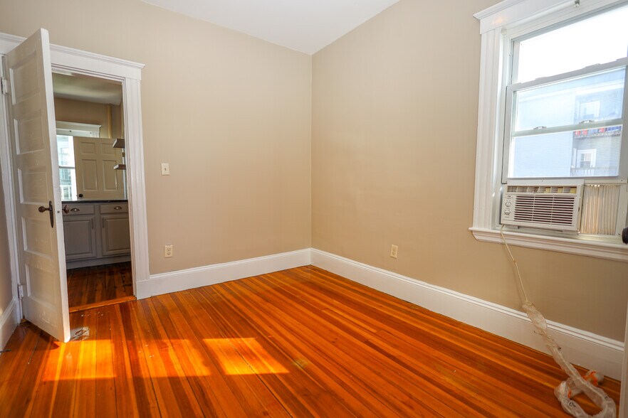 Building Photo - 422 Trapelo Rd