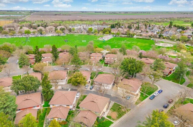 Building Photo - Two bedroom unit in North Davis