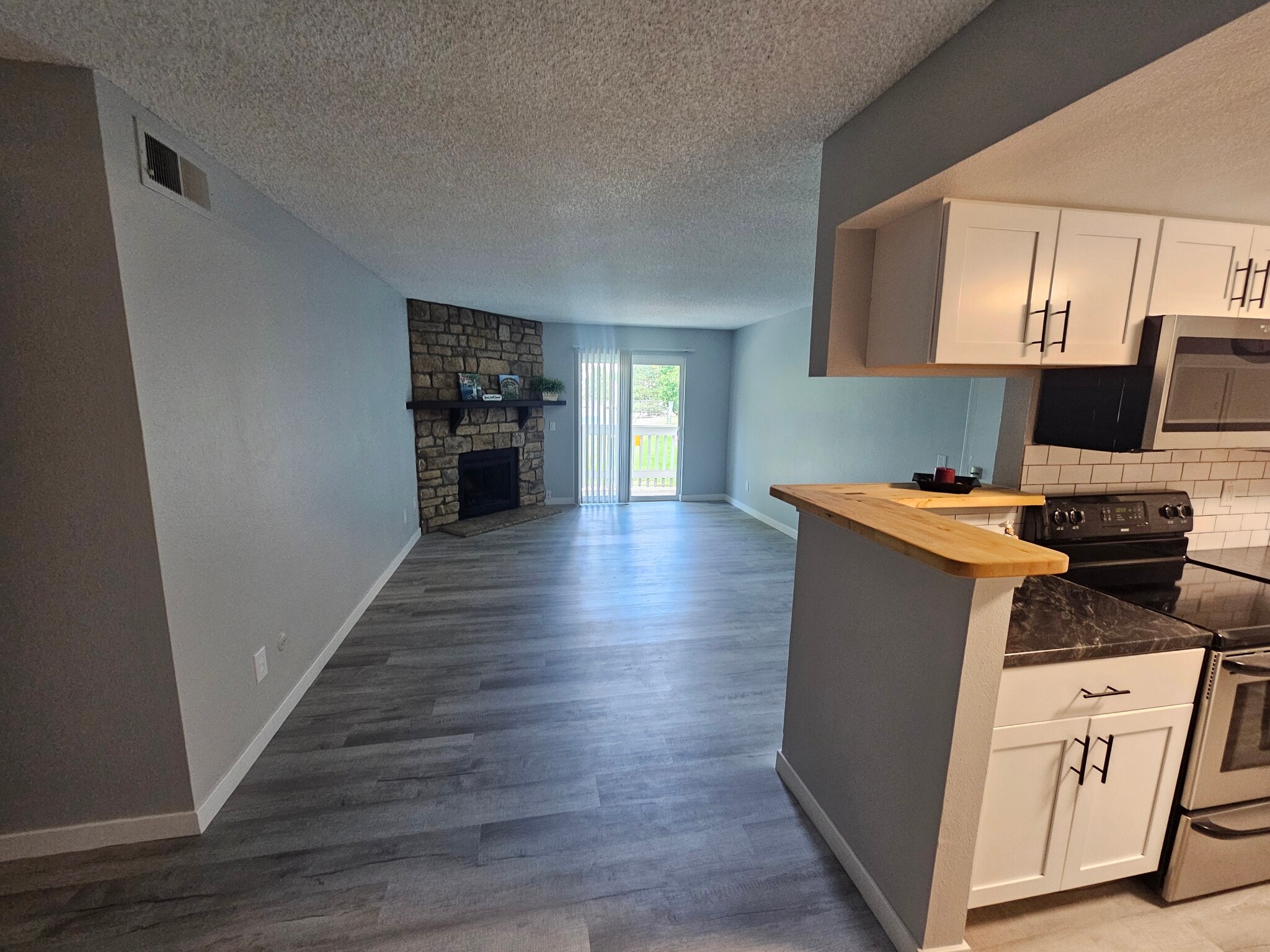 Building Photo - 8555 Fairmount Dr