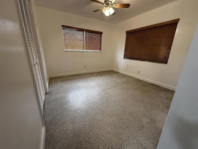 Building Photo - 950 E Dayton Cir