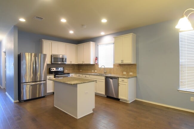 Building Photo - 3402 Claymore St