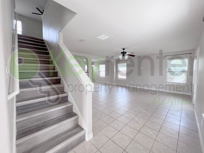 Building Photo - Beautidul 3bed/2.5 bath House in Edinburg. Don't Miss Out!