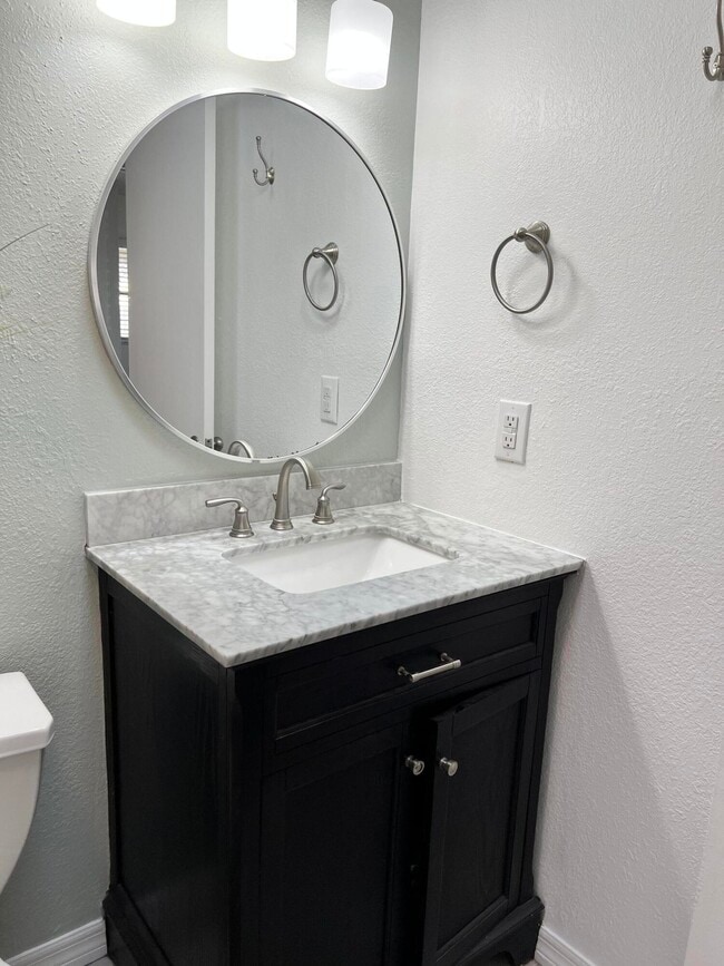 Building Photo - 1934 Wallace Ave