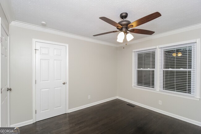 Building Photo - 715 Jett Rd