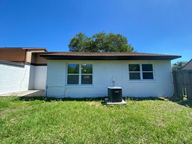 Building Photo - 135 Sand Pine Cir