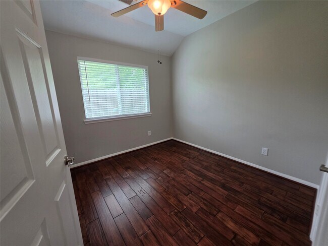 Building Photo - 5218 Cottonwood Creek Ln