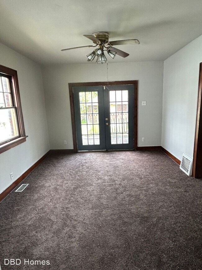 Building Photo - 3 br, 1.5 bath House - 2905 Central Dr
