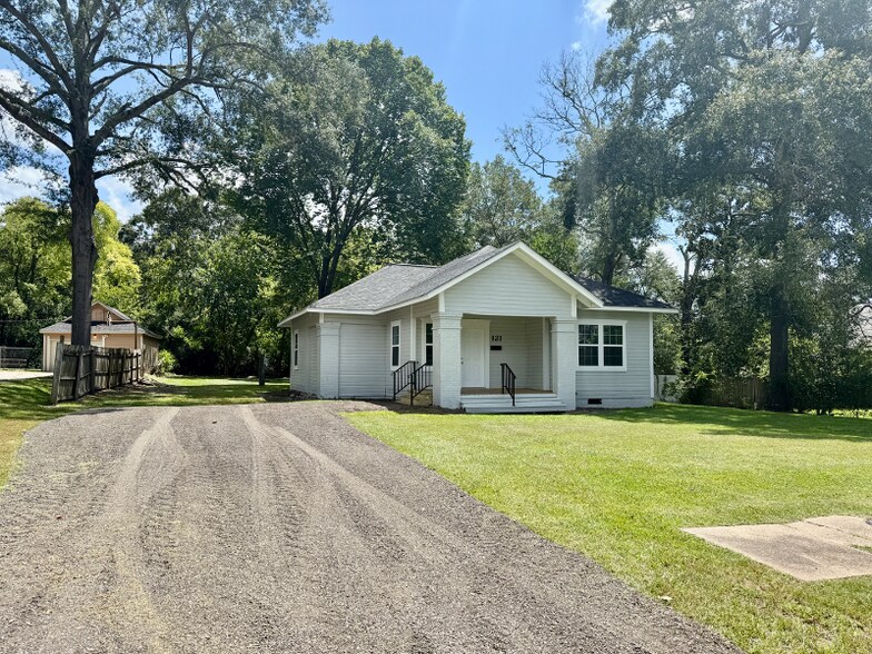 Primary Photo - 121 W Kerr Ave