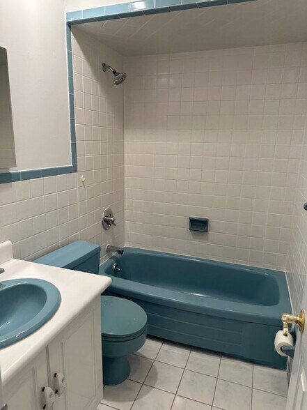Building Photo - 55 Miami Trl