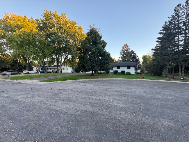 Property View From Culdesac - 108 Bluwood Ave