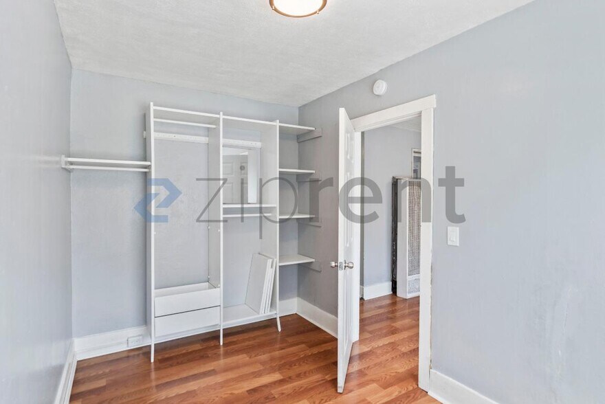 Building Photo - Unit