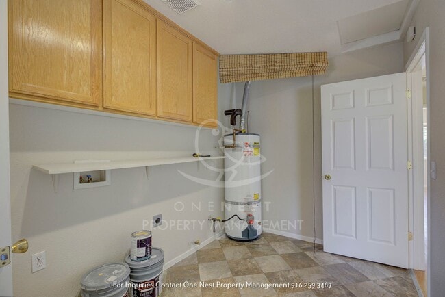 Building Photo - Tahoe Park Bugalow, move in ASAP