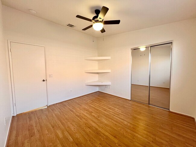 Building Photo - AVAILABLE NOW!!! 3 Bedroom 2 Bathroom Home in La Quinta