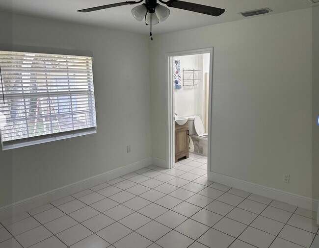 Building Photo - 117 Yacht View Ln