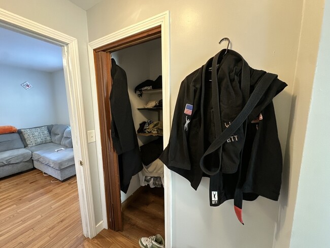 Building Photo - 154 Vine St