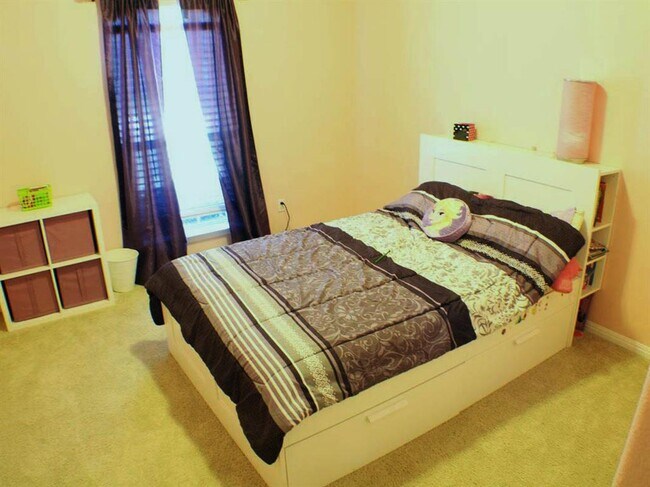 Building Photo - 930 Satellite View