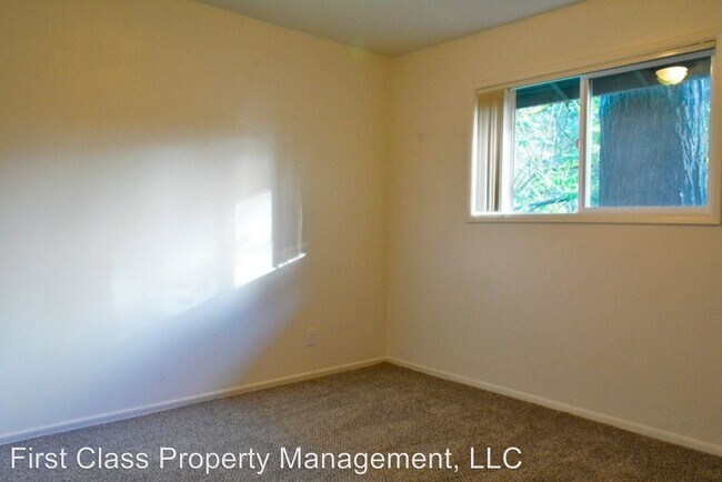 Building Photo - 3855 Lake Grove Ave