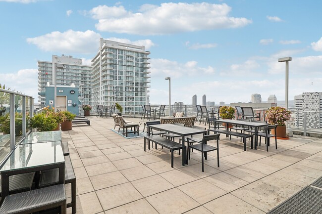 Rooftop Terrace - 1080 Park Blvd