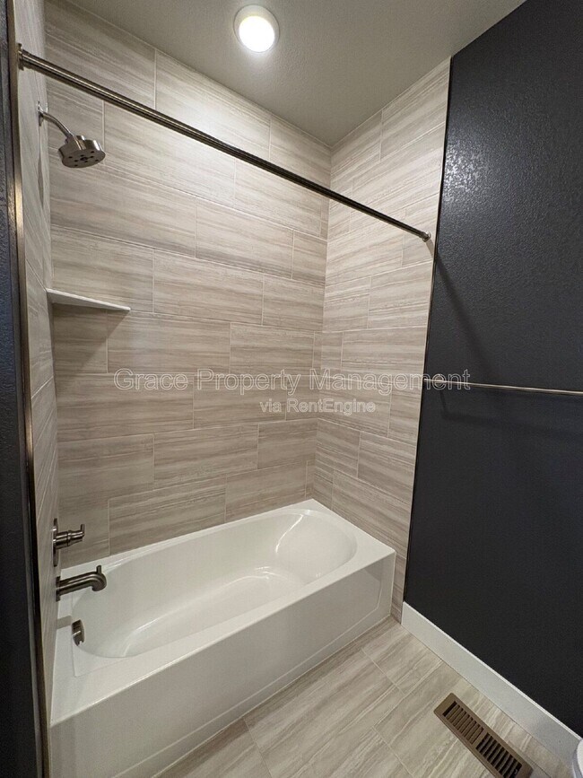 Building Photo - 1585 W 68th Ave