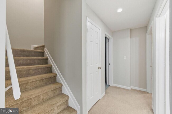 Building Photo - 11170 Hamlet Ct