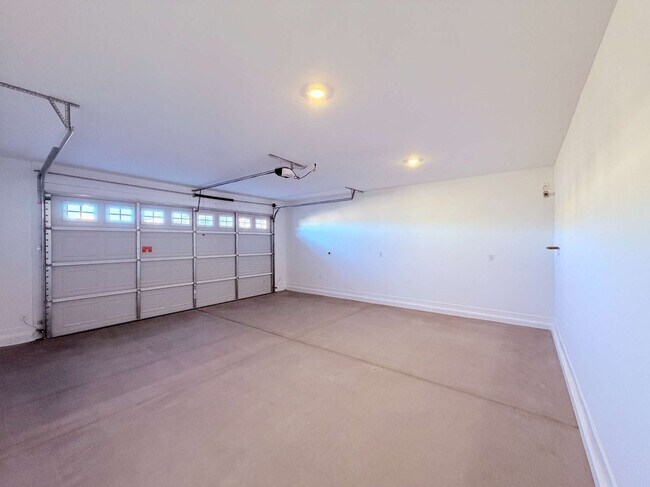 Building Photo - 8307 E Peterson Ave