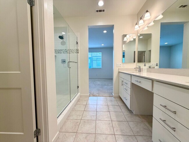 Building Photo - Charming 3bed 2.5 bath Simi Valley Home