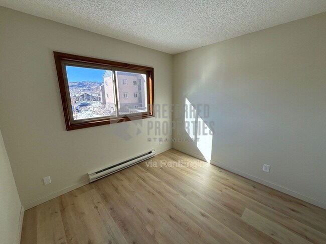 Building Photo - 1555 Shadow Run Ct