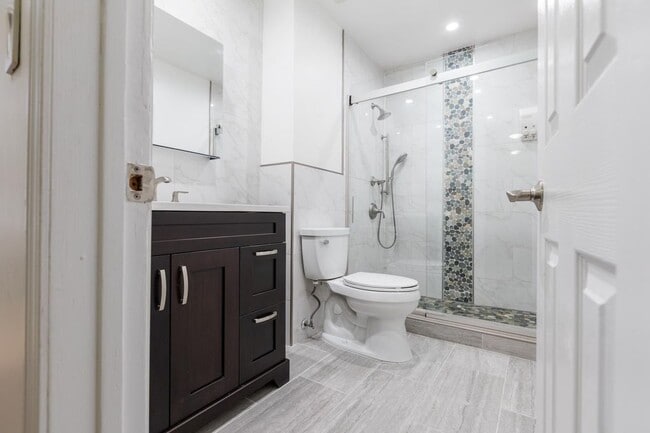 Building Photo - 366 Monmouth St