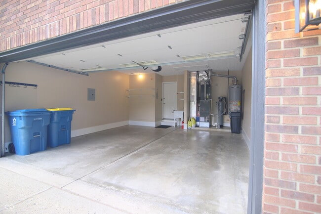 Building Photo - 730 High Dr