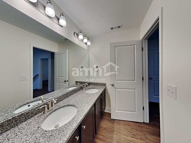Building Photo - 3024 Esquire Dr