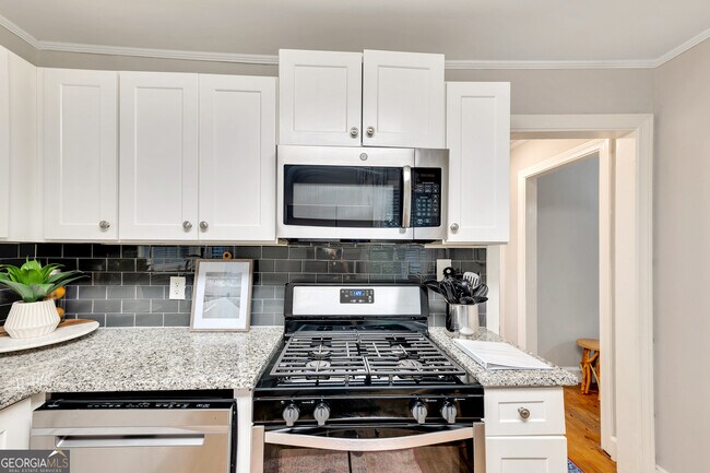 Building Photo - 192 Woods Dr NE