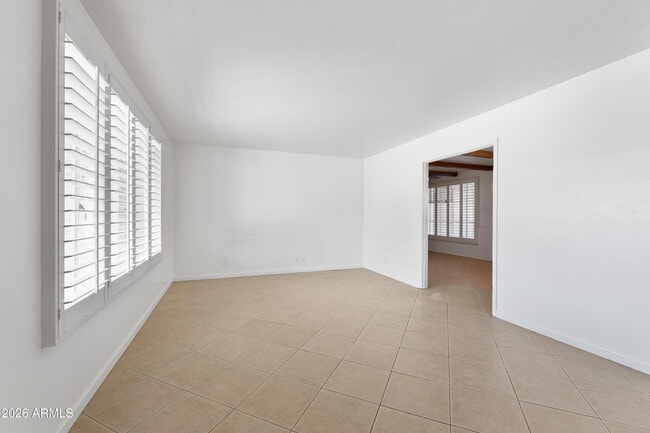 Building Photo - 8520 E Roma Ave