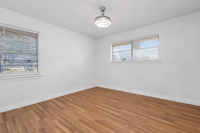 Building Photo - Beautiful Single-Story Home for Rent in Dallas | 3 Bedrooms | Living Room | Dining Room + Large G...