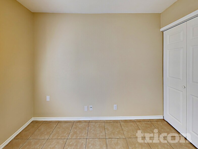 Building Photo - 8415 Glen Echo