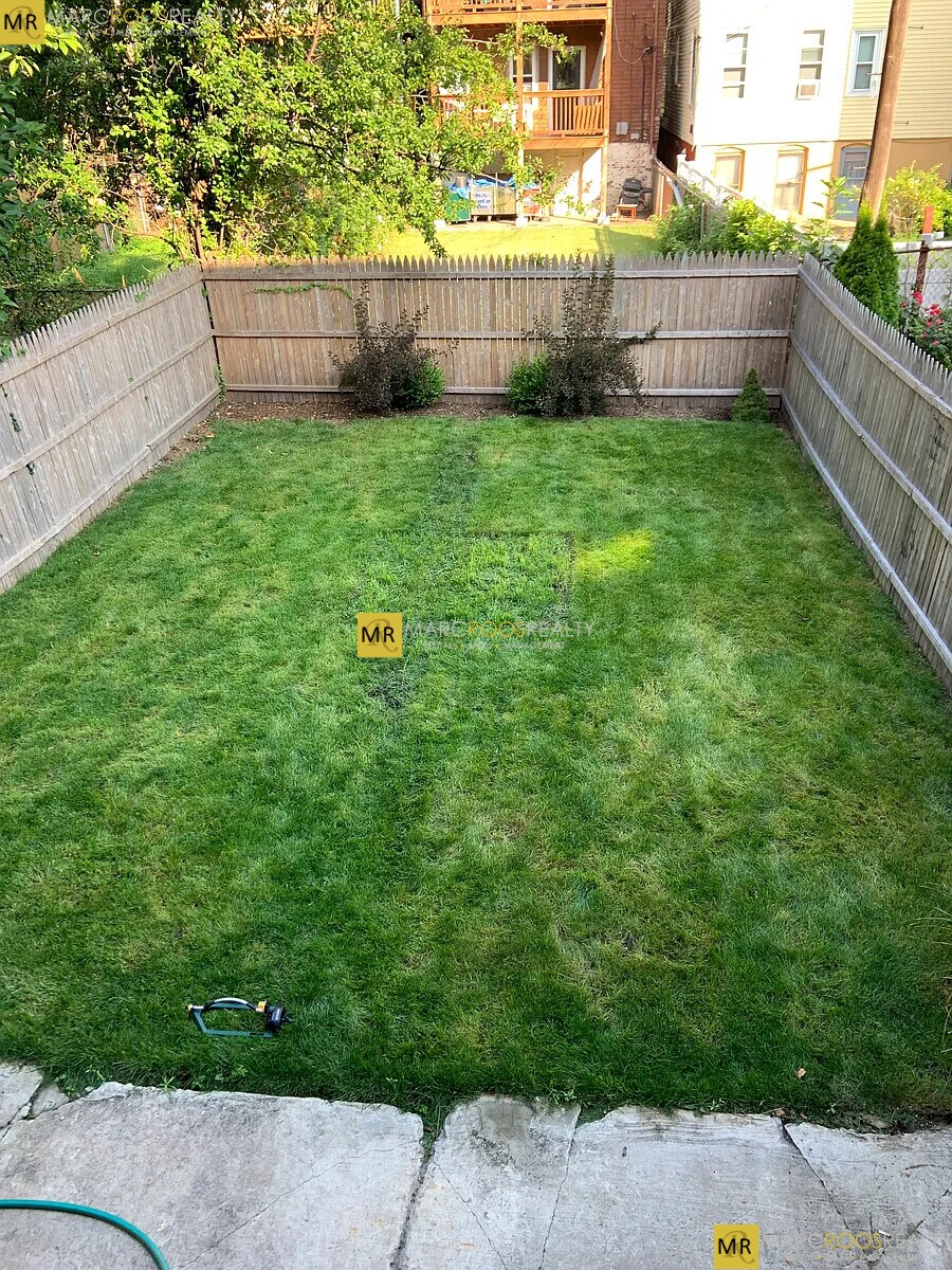 Building Photo - 331 Chelsea St