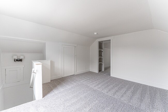 Building Photo - 1155 Hall St