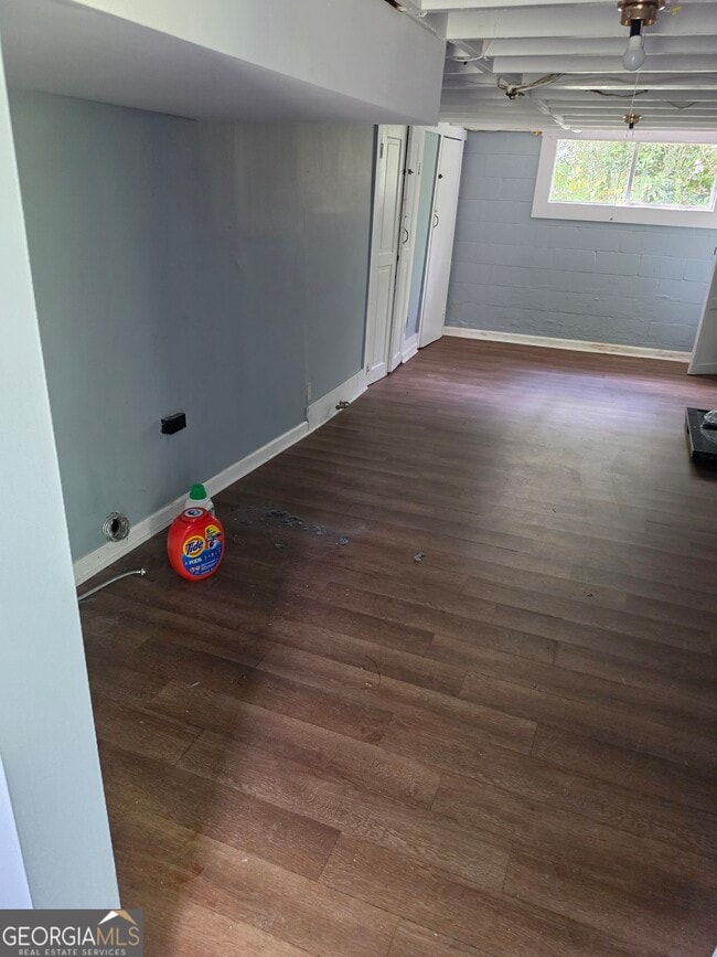 Building Photo - 5 1/2 Walker St